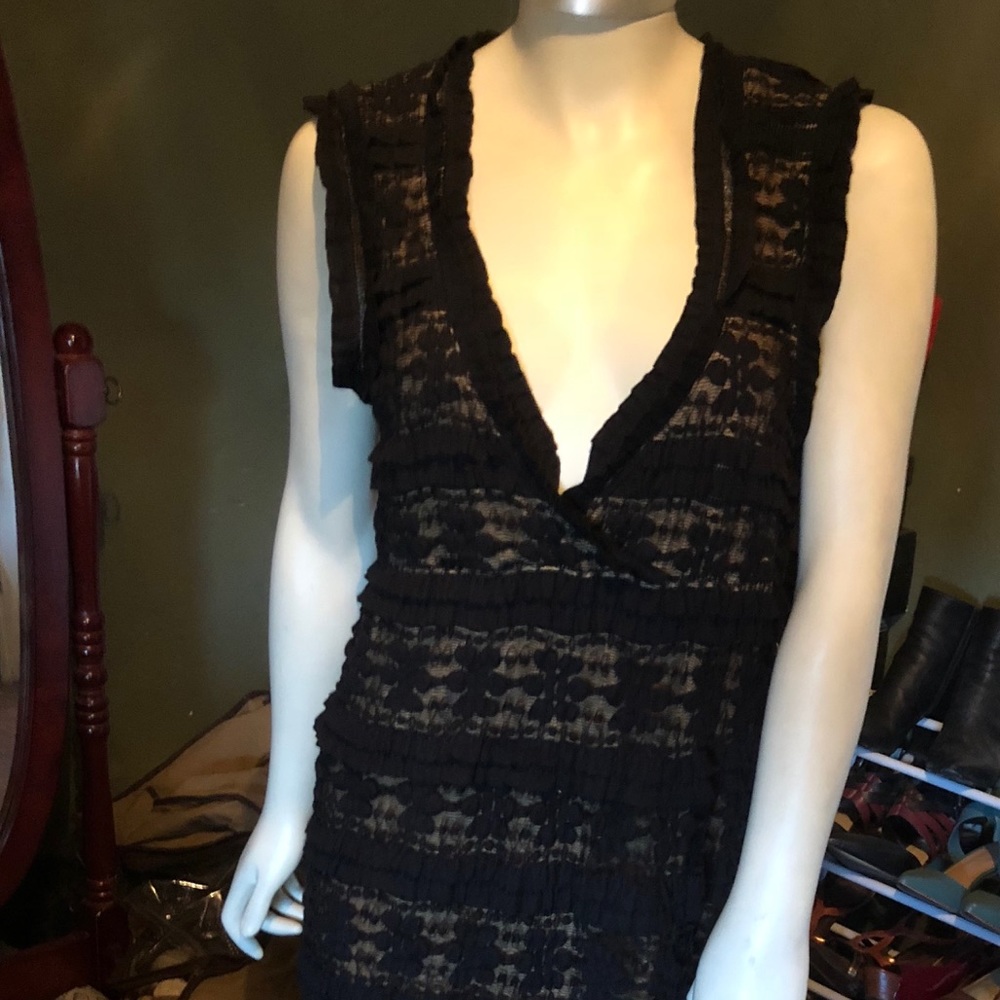 Max Studio knee  high quality lace dress.. Size 6